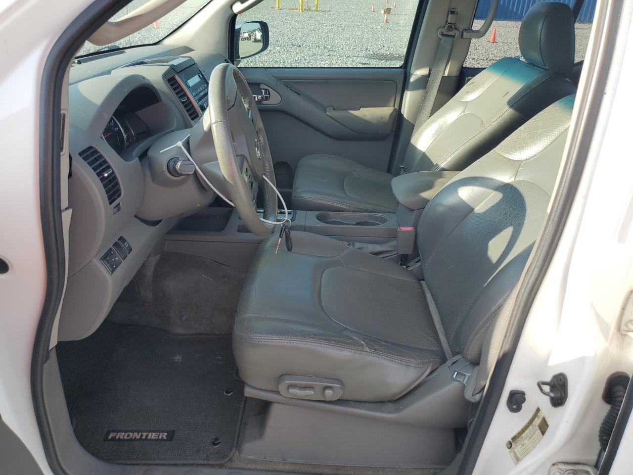 NISSAN FRONTIER CREW CAB SE