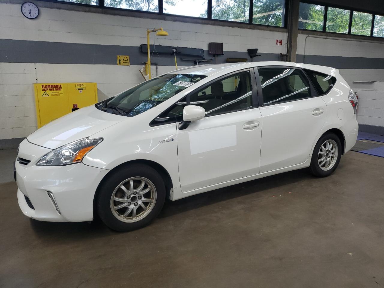TOYOTA PRIUS V