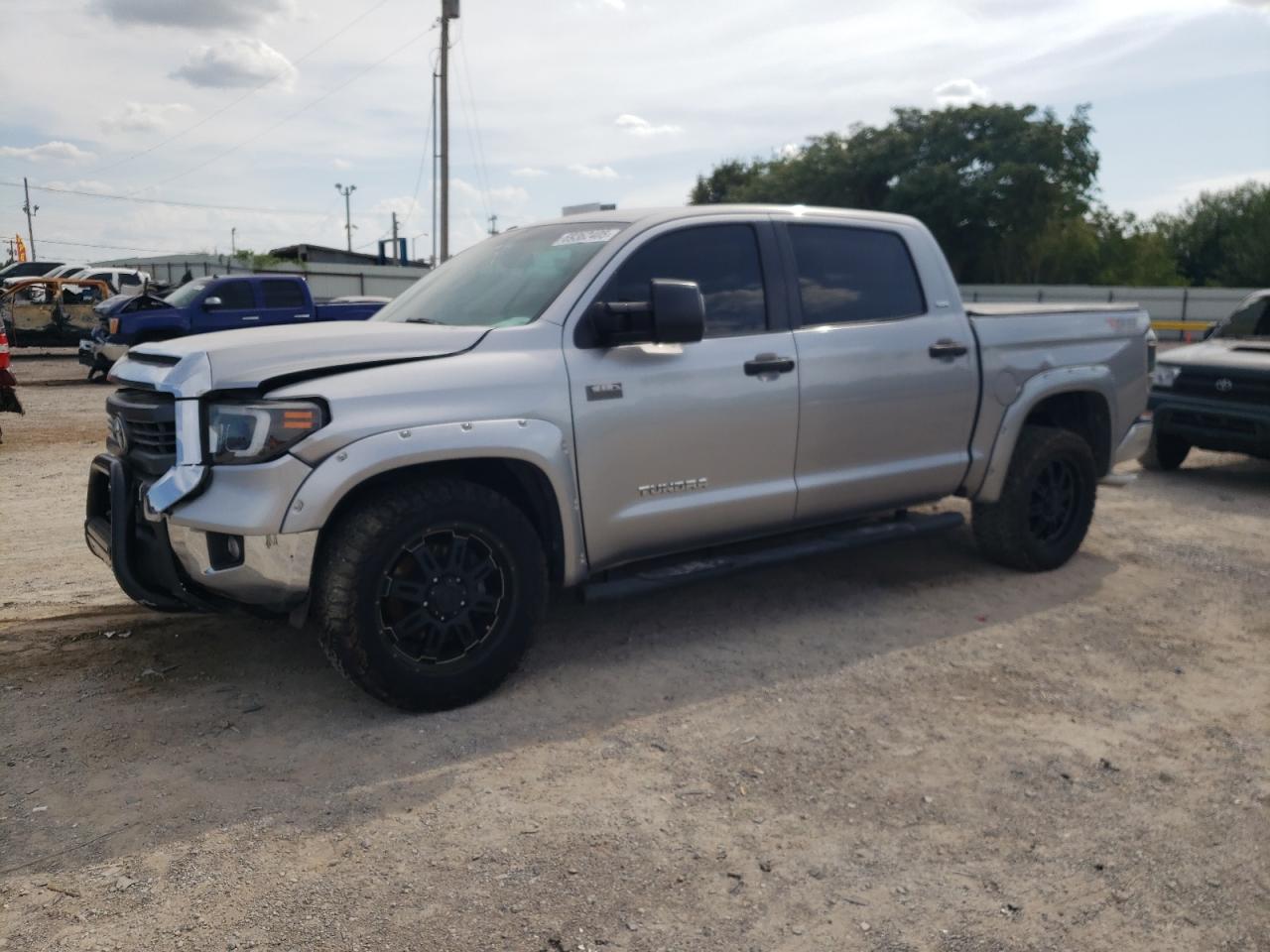 TOYOTA TUNDRA CREWMAX SR5