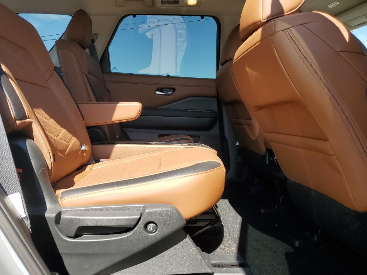 NISSAN PATHFINDER PLATINUM