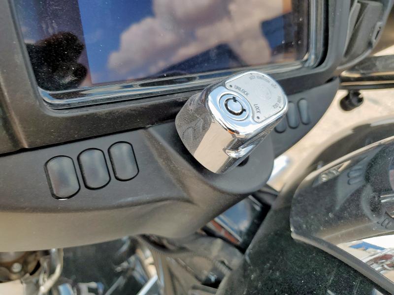 2021 HARLEY-DAVIDSON FLHX #3303982696