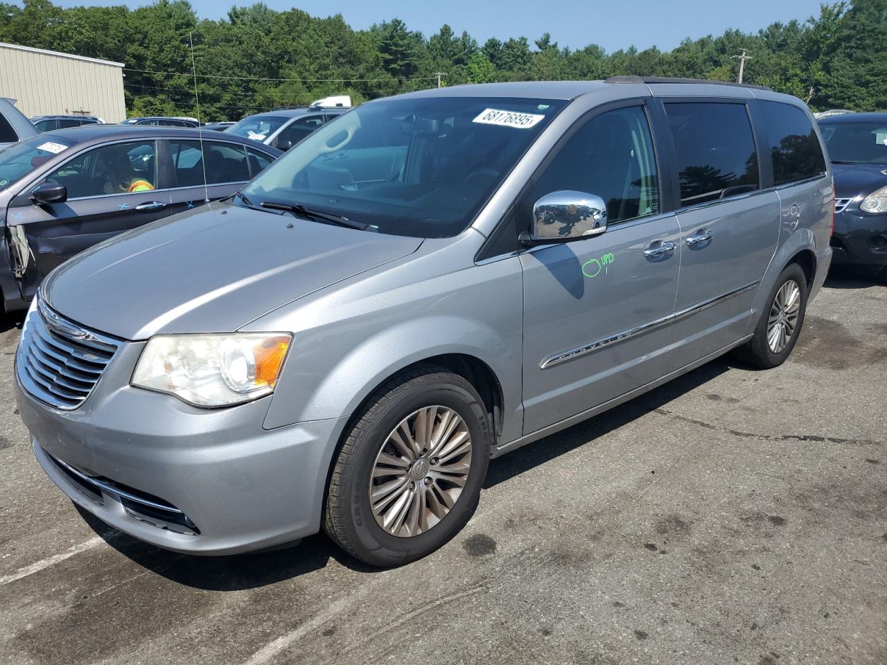 CHRYSLER TOWN & COUNTRY TOURING L