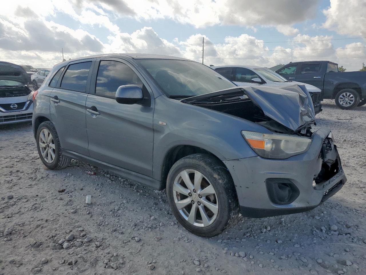 MITSUBISHI OUTLANDER ES