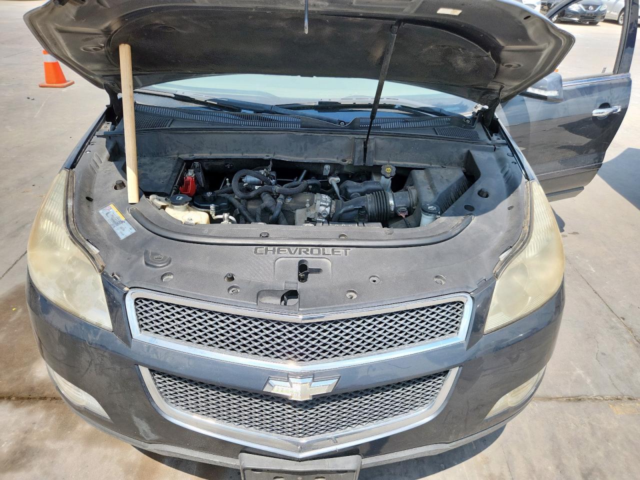 Lot #3311451269 2011 CHEVROLET TRAVERSE L