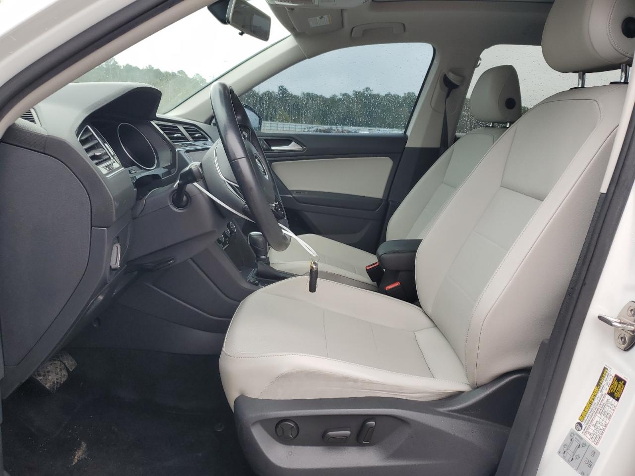 VOLKSWAGEN TIGUAN SE