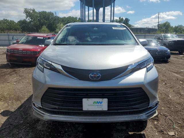 2022 TOYOTA SIENNA XLE 5TDJRKEC3NS080875