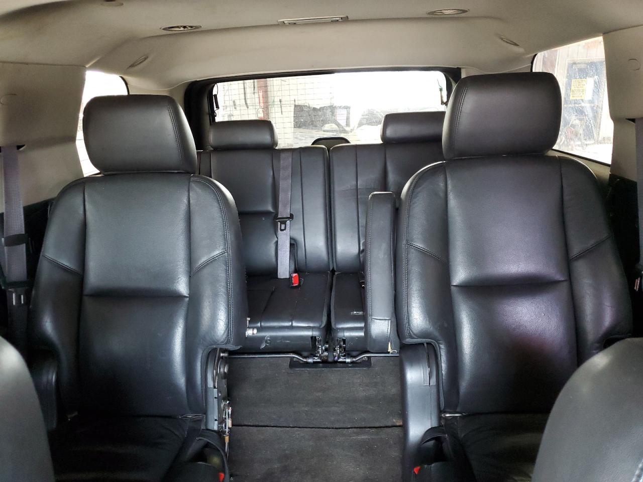 CADILLAC ESCALADE LUXURY