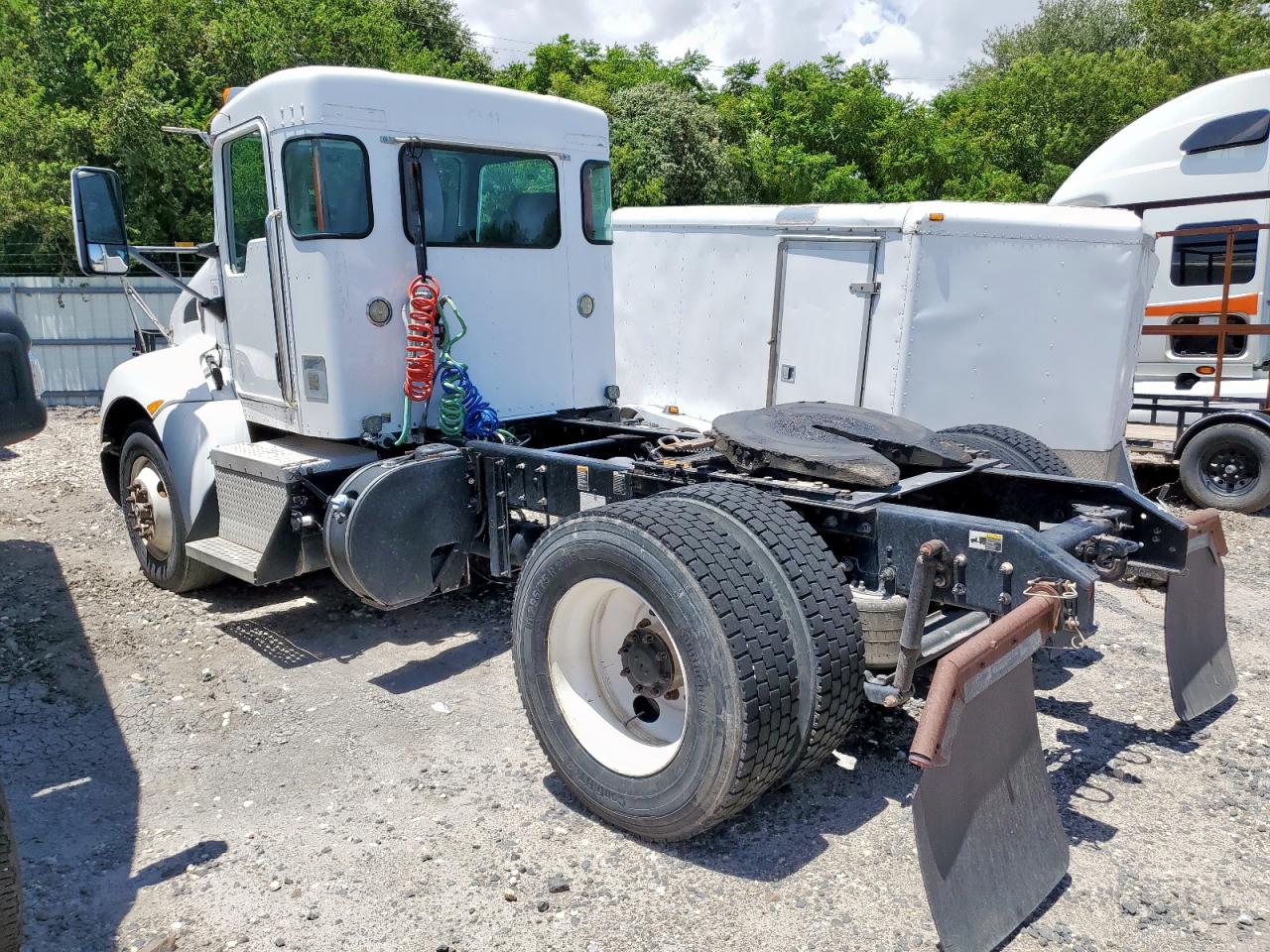 Lot #3303628930 2016 KENWORTH T370