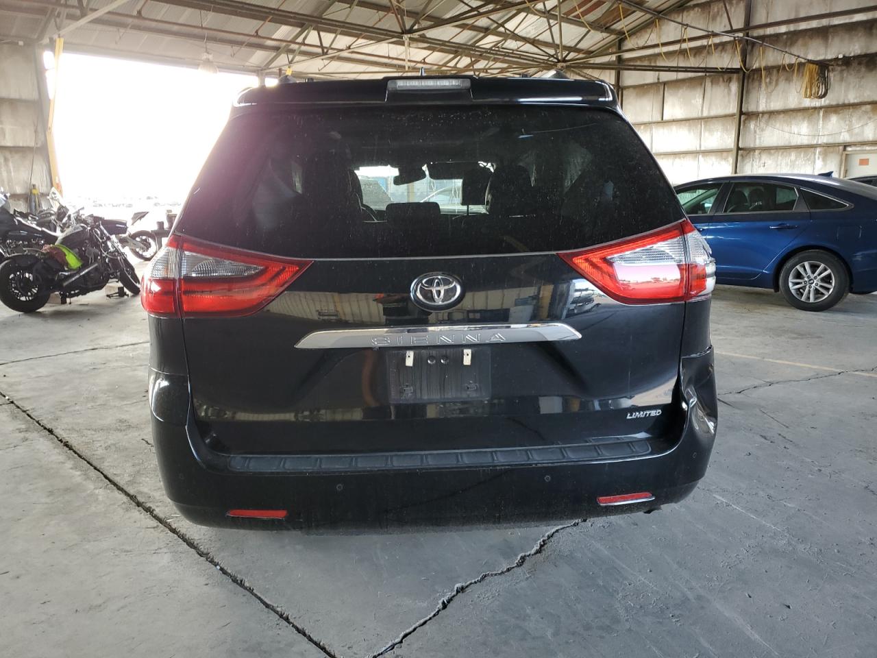 TOYOTA SIENNA XLE