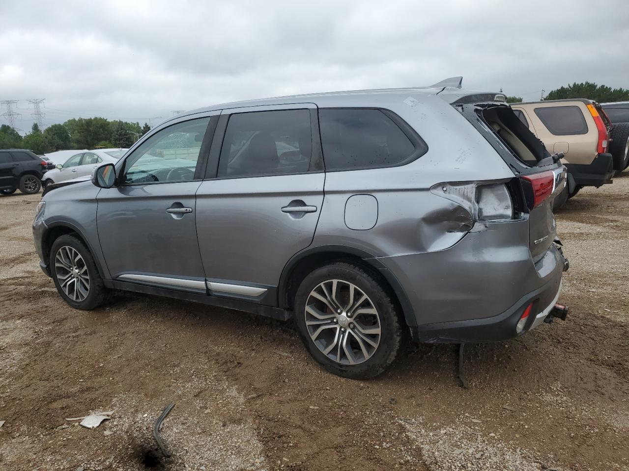 MITSUBISHI OUTLANDER SE