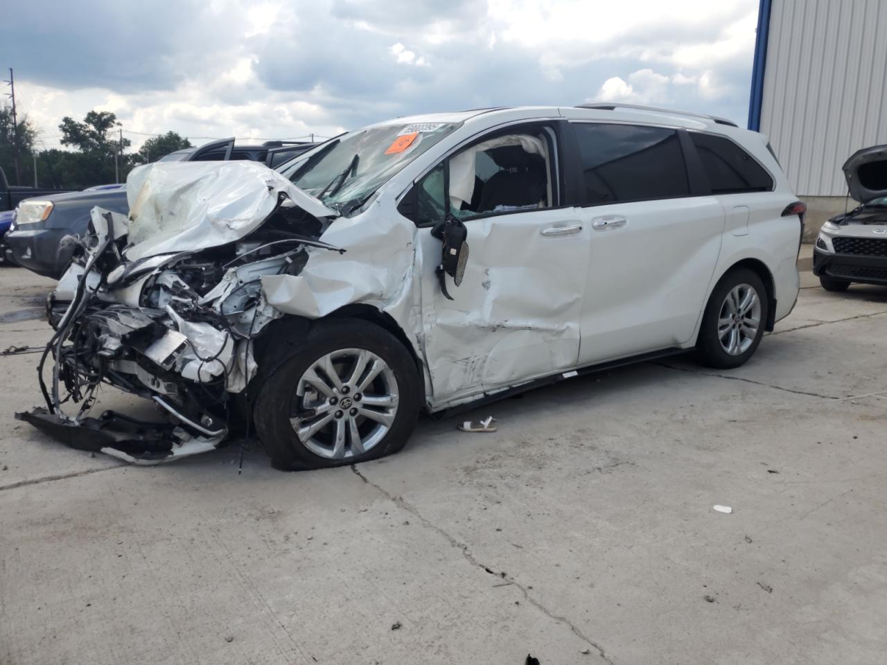 TOYOTA SIENNA LIMITED