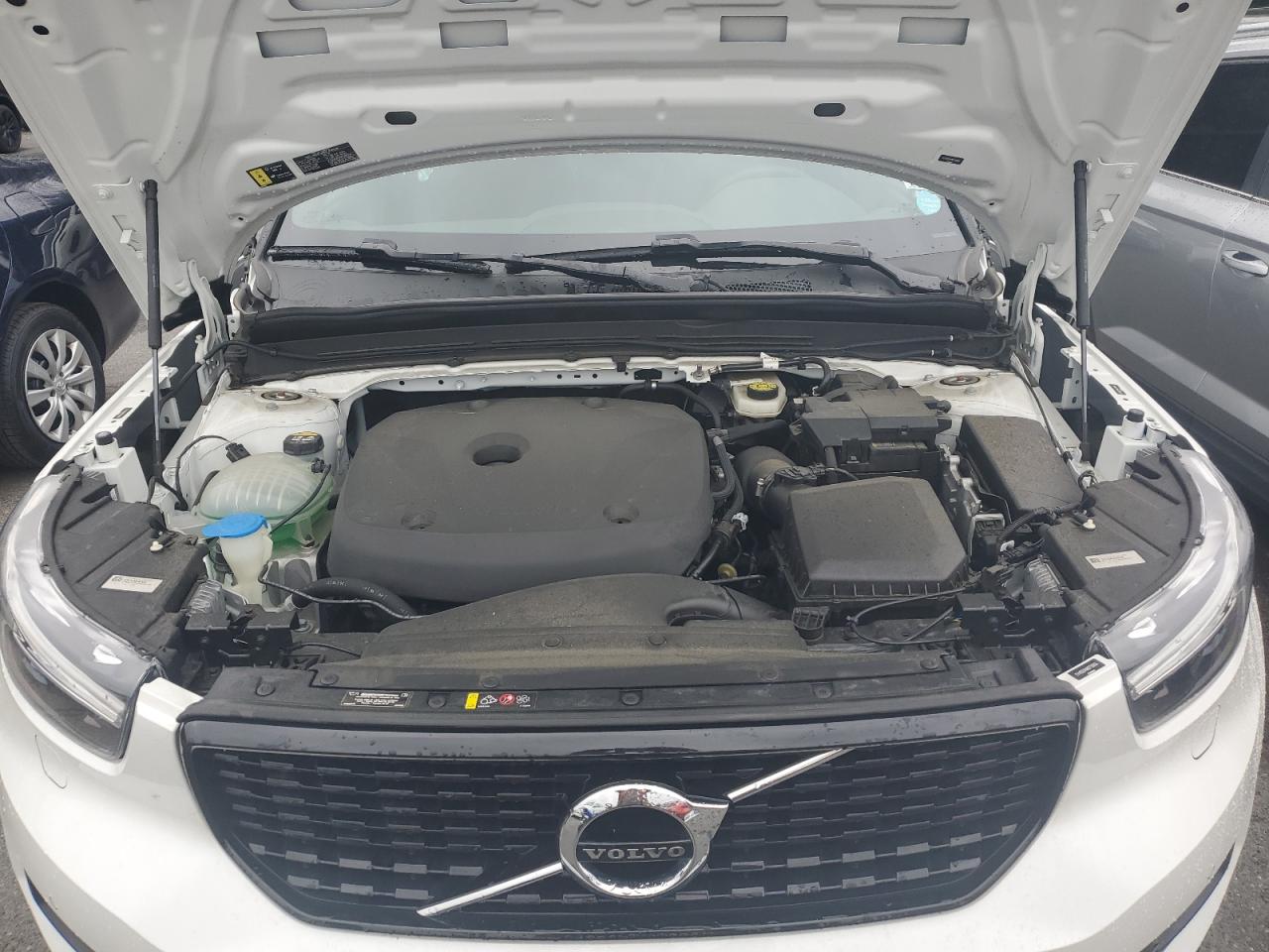 VOLVO XC40 T5 R-DESIGN