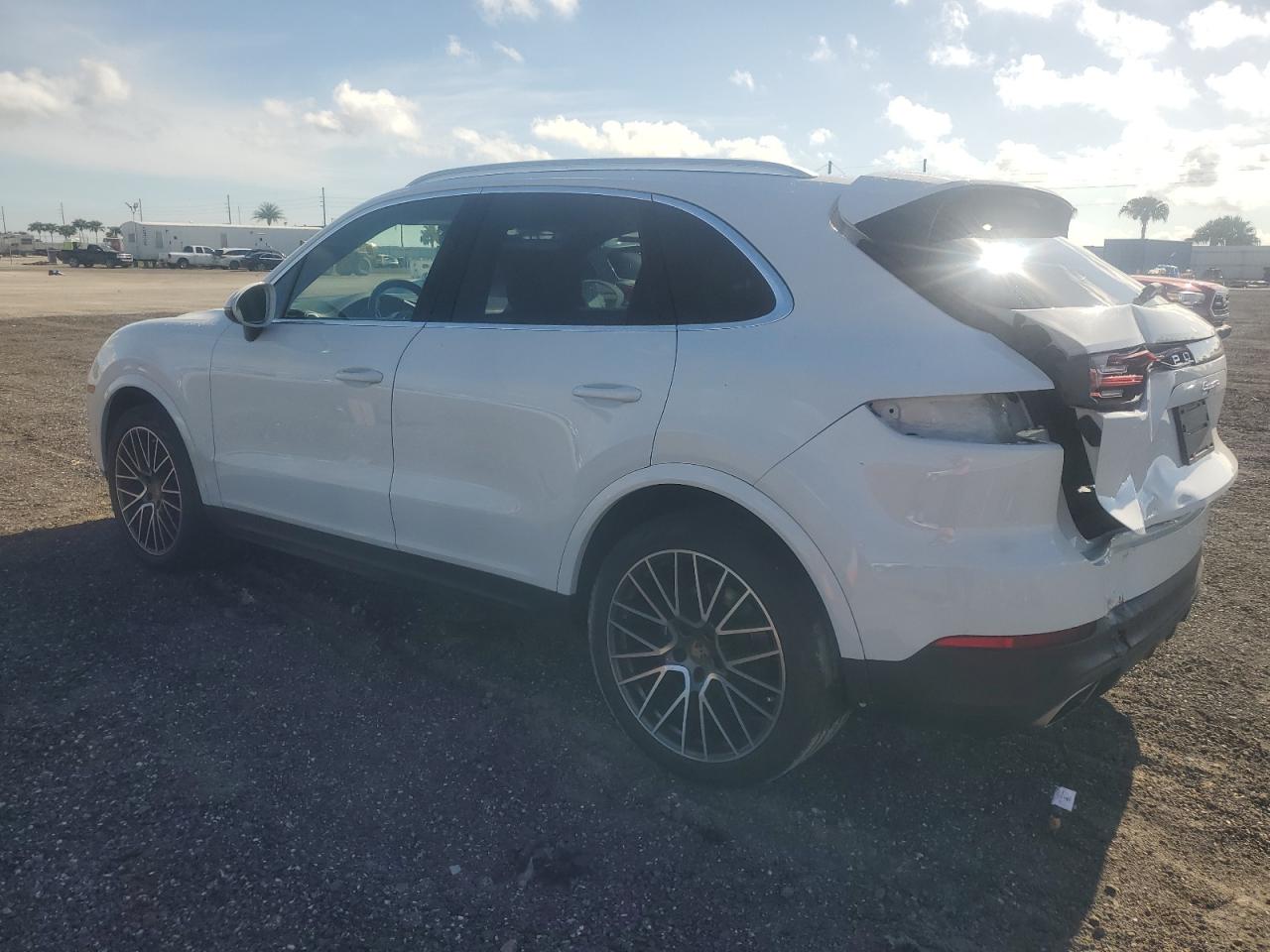 PORSCHE CAYENNE BASE