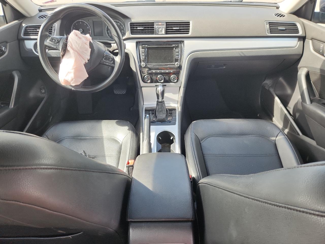 VOLKSWAGEN PASSAT SE