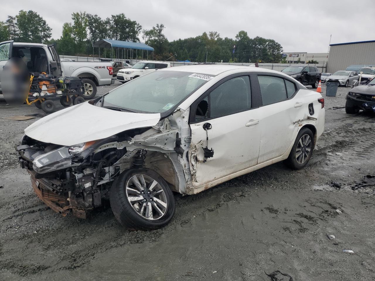 NISSAN VERSA SV