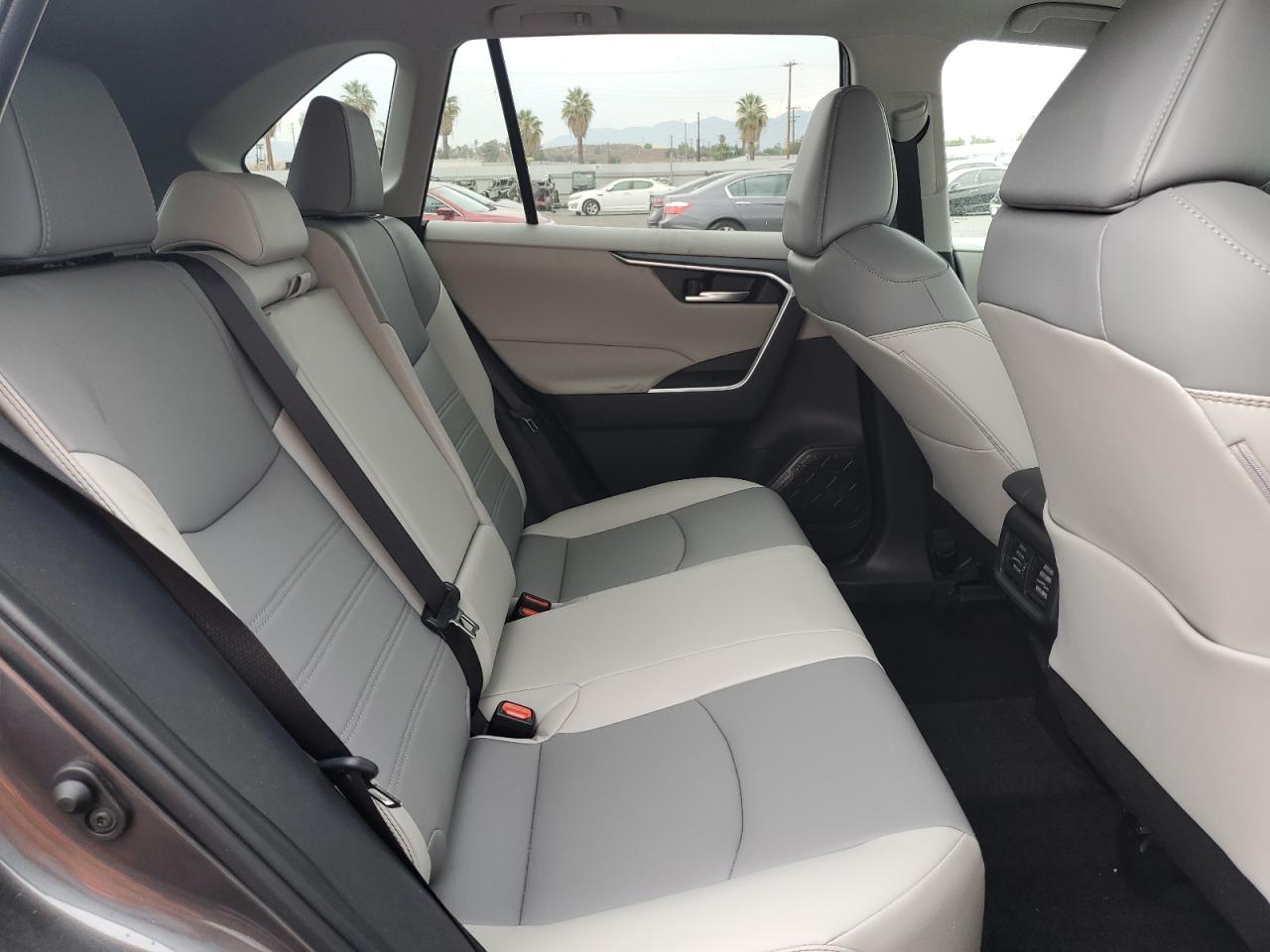 TOYOTA RAV4 XLE PREMIUM