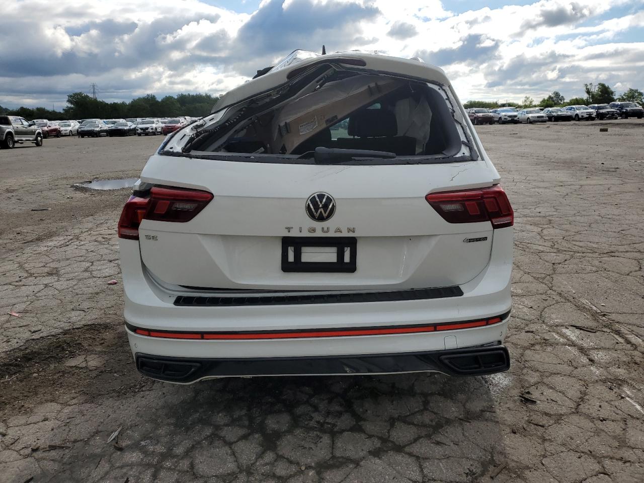 VOLKSWAGEN TIGUAN SE R-LINE BLACK