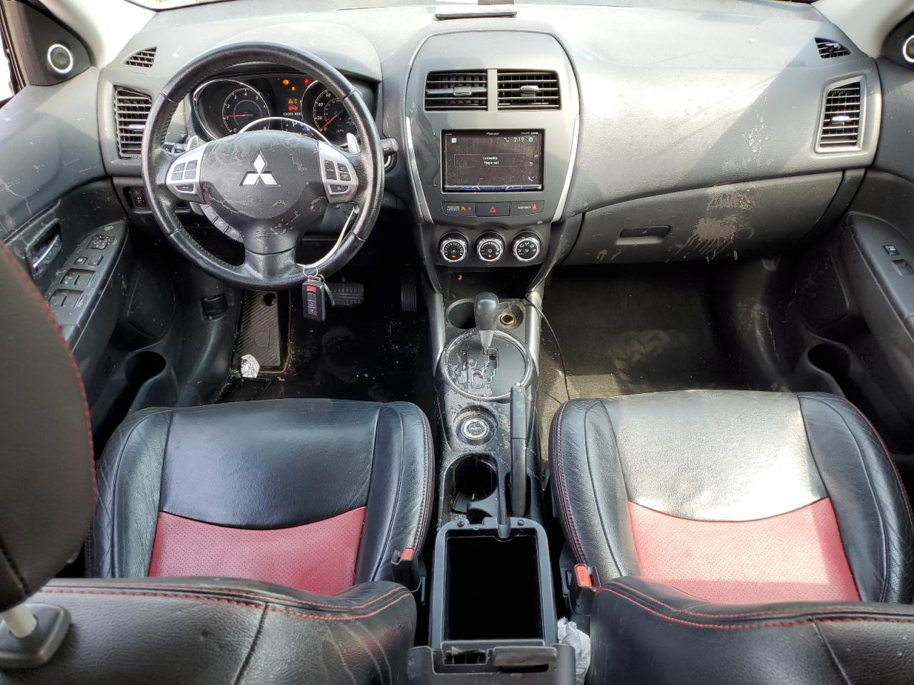 MITSUBISHI OUTLANDER SE