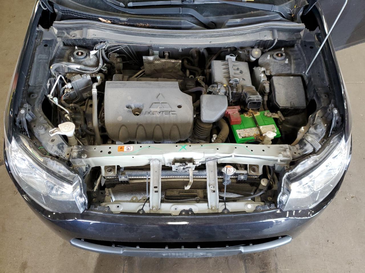 MITSUBISHI OUTLANDER SE