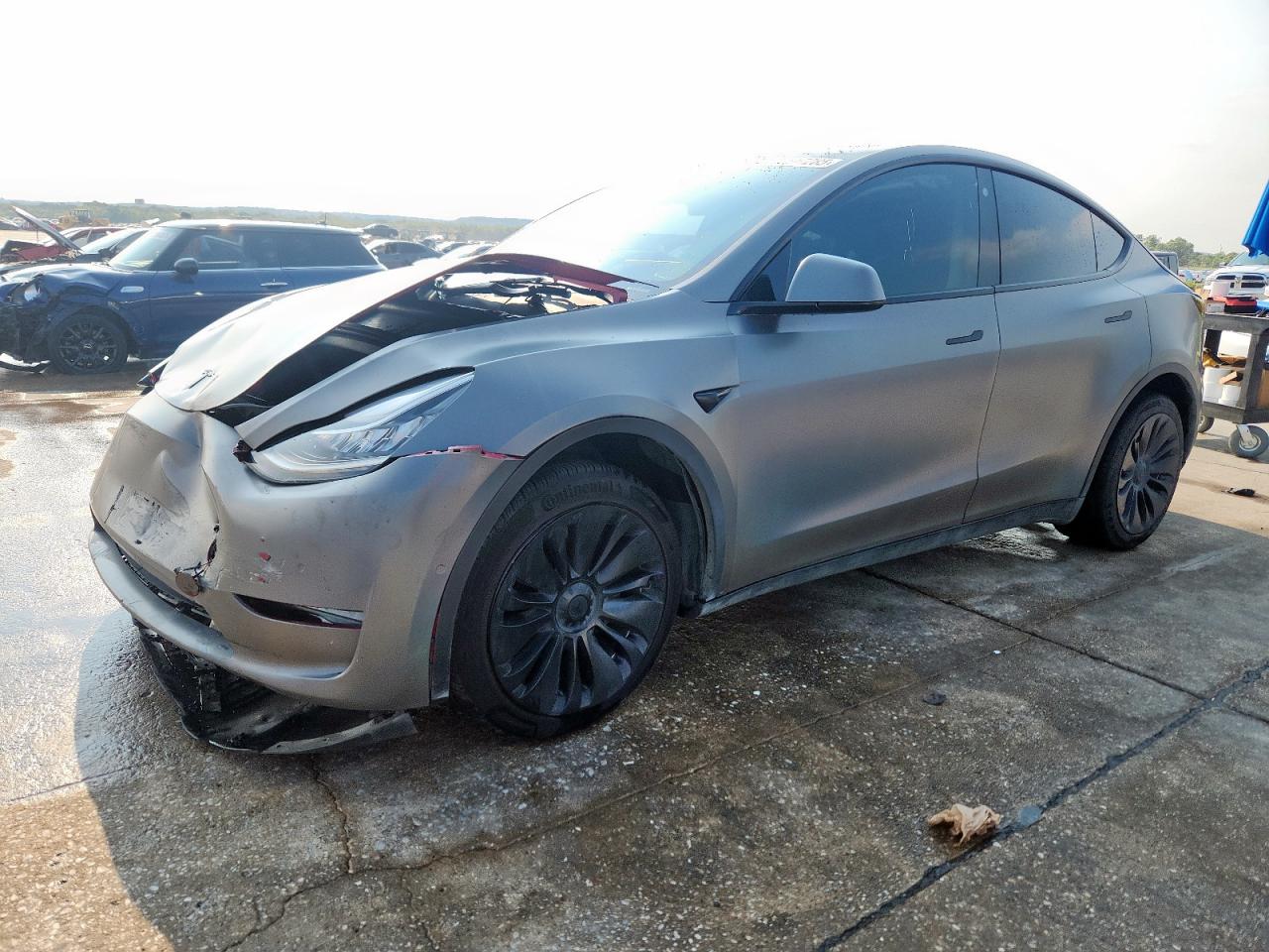 TESLA MODEL Y