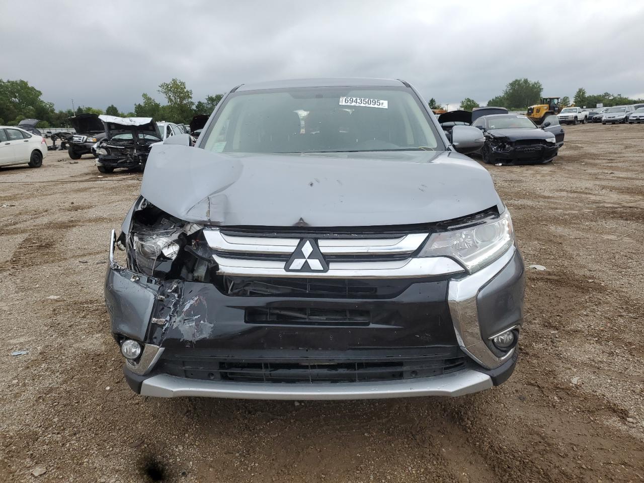 MITSUBISHI OUTLANDER SE