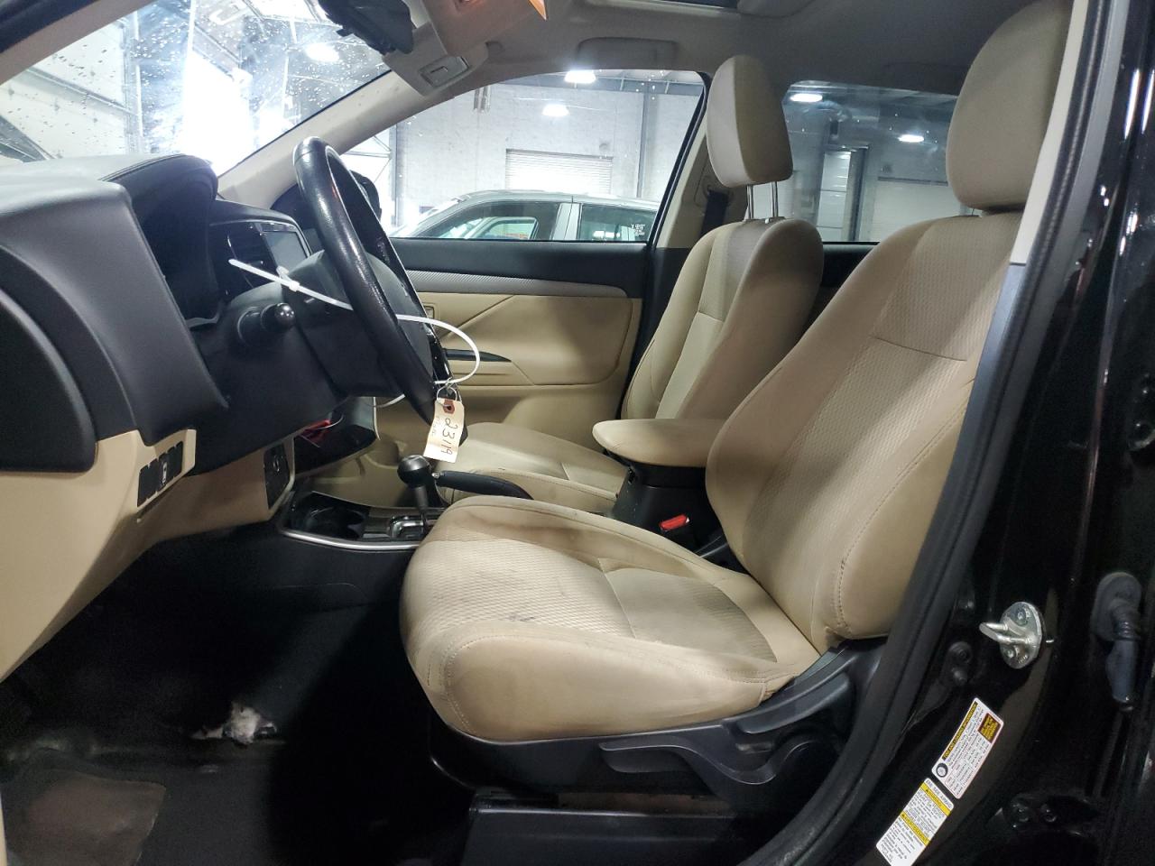 MITSUBISHI OUTLANDER SE