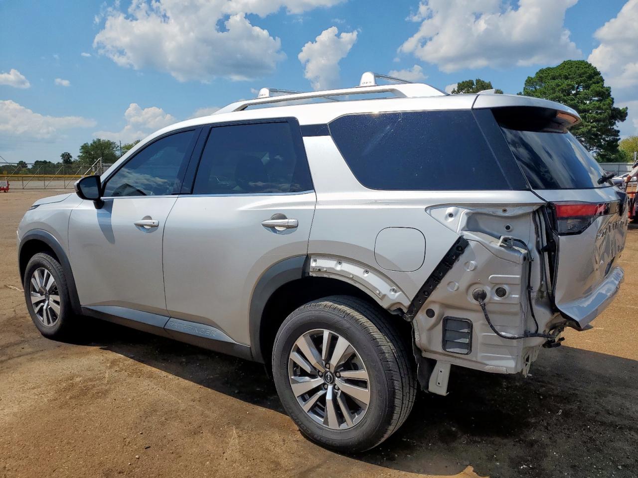 NISSAN PATHFINDER SL