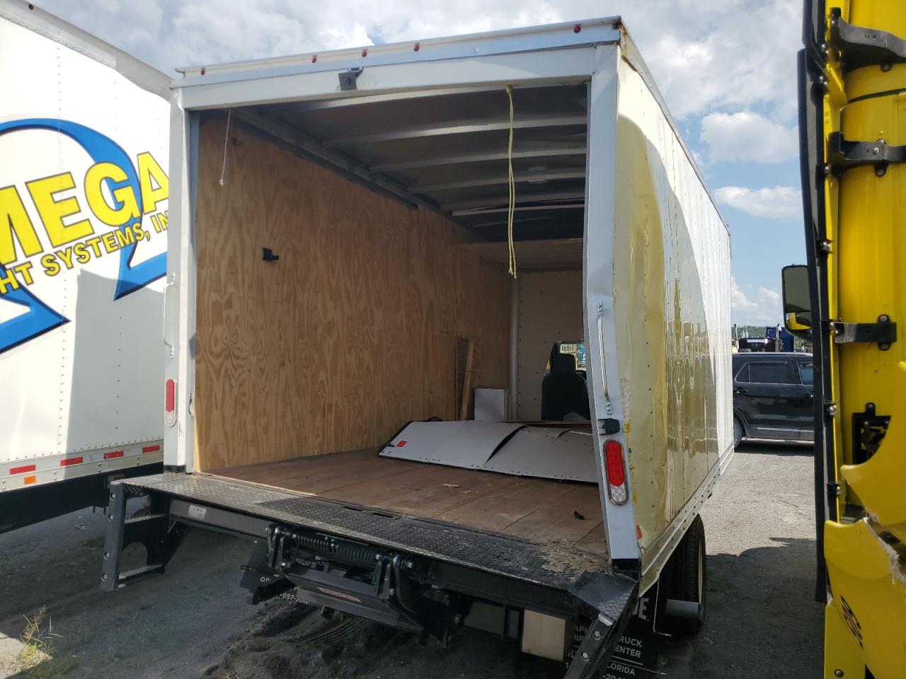 FORD ECONOLINE E450 SUPER DUTY CUTAWAY VAN