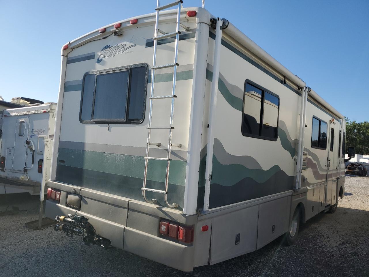 Lot #3265193979 1999 FLEETWOOD SOUTHWIND STORM  30H