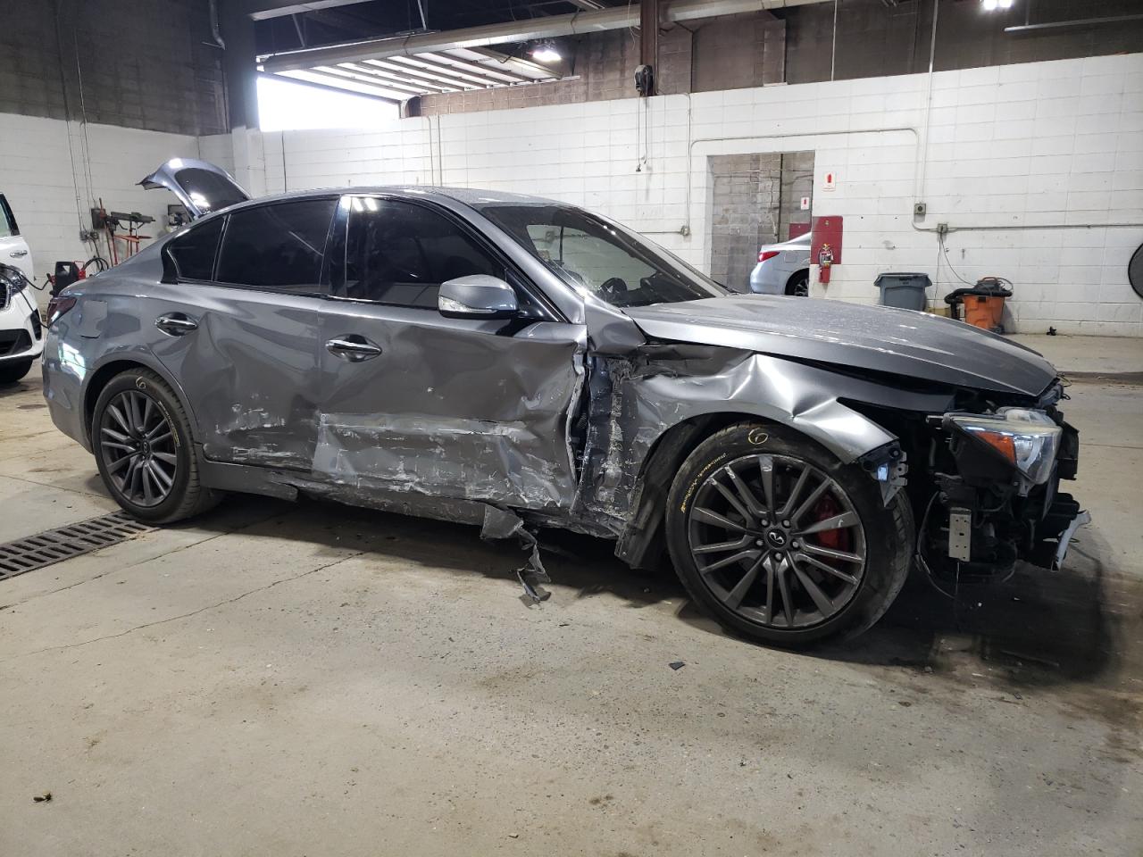 INFINITI Q50 RED SPORT 400