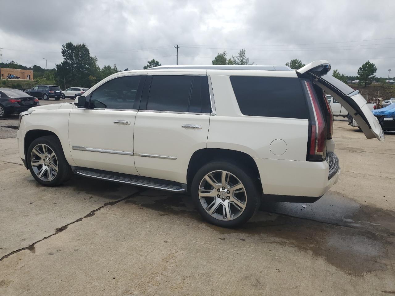 CADILLAC ESCALADE LUXURY