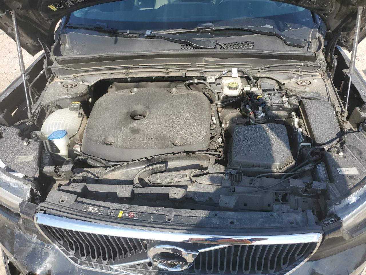 VOLVO XC40 T4 MOMENTUM