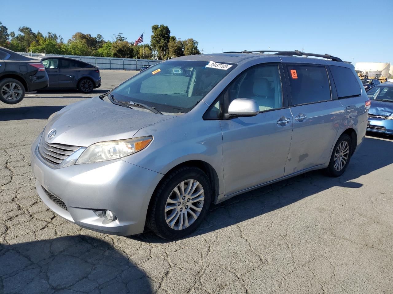 TOYOTA SIENNA XLE
