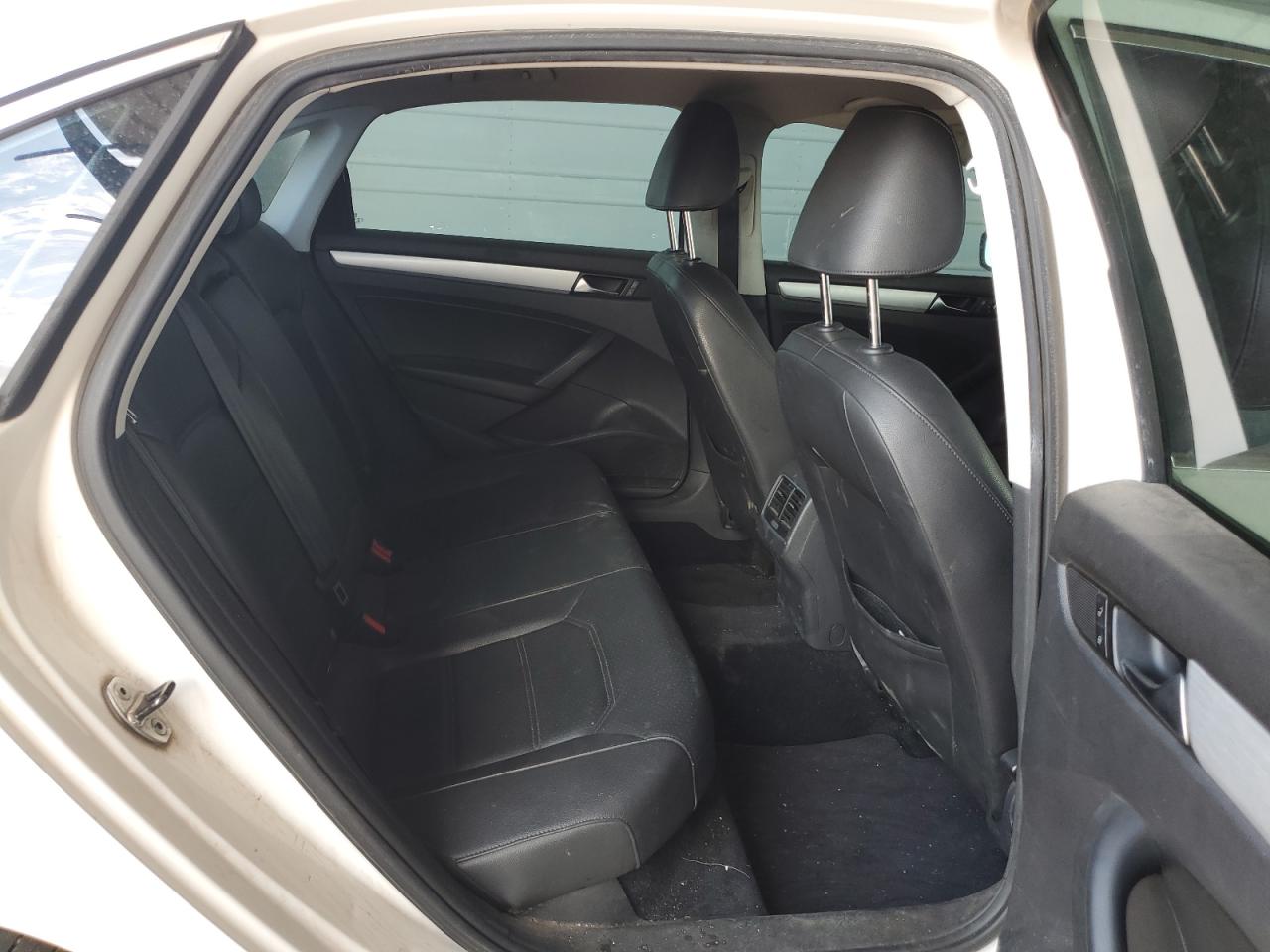 VOLKSWAGEN PASSAT SE