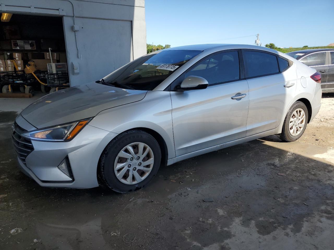 HYUNDAI ELANTRA SE