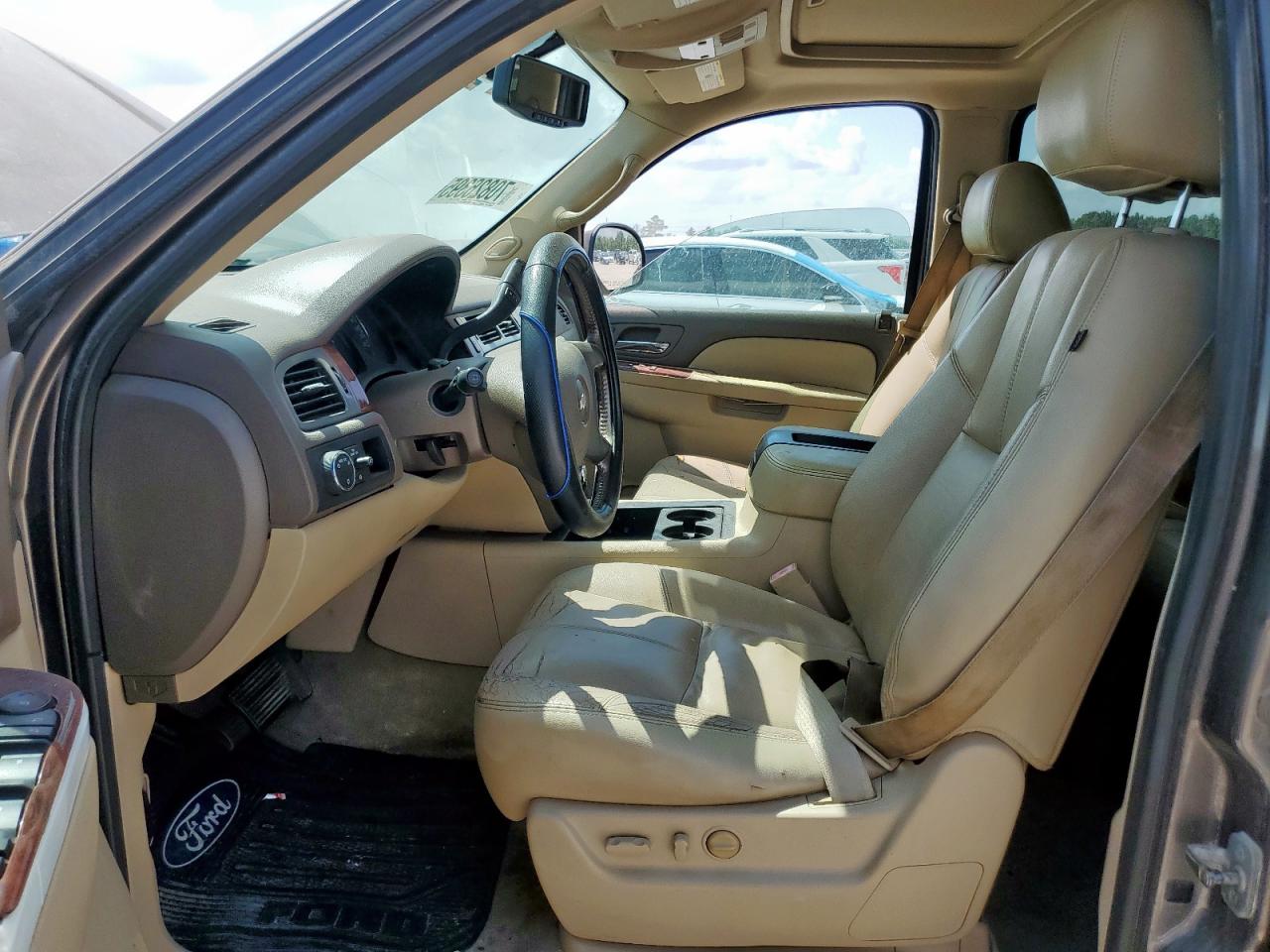 CHEVROLET SUBURBAN C1500 LT