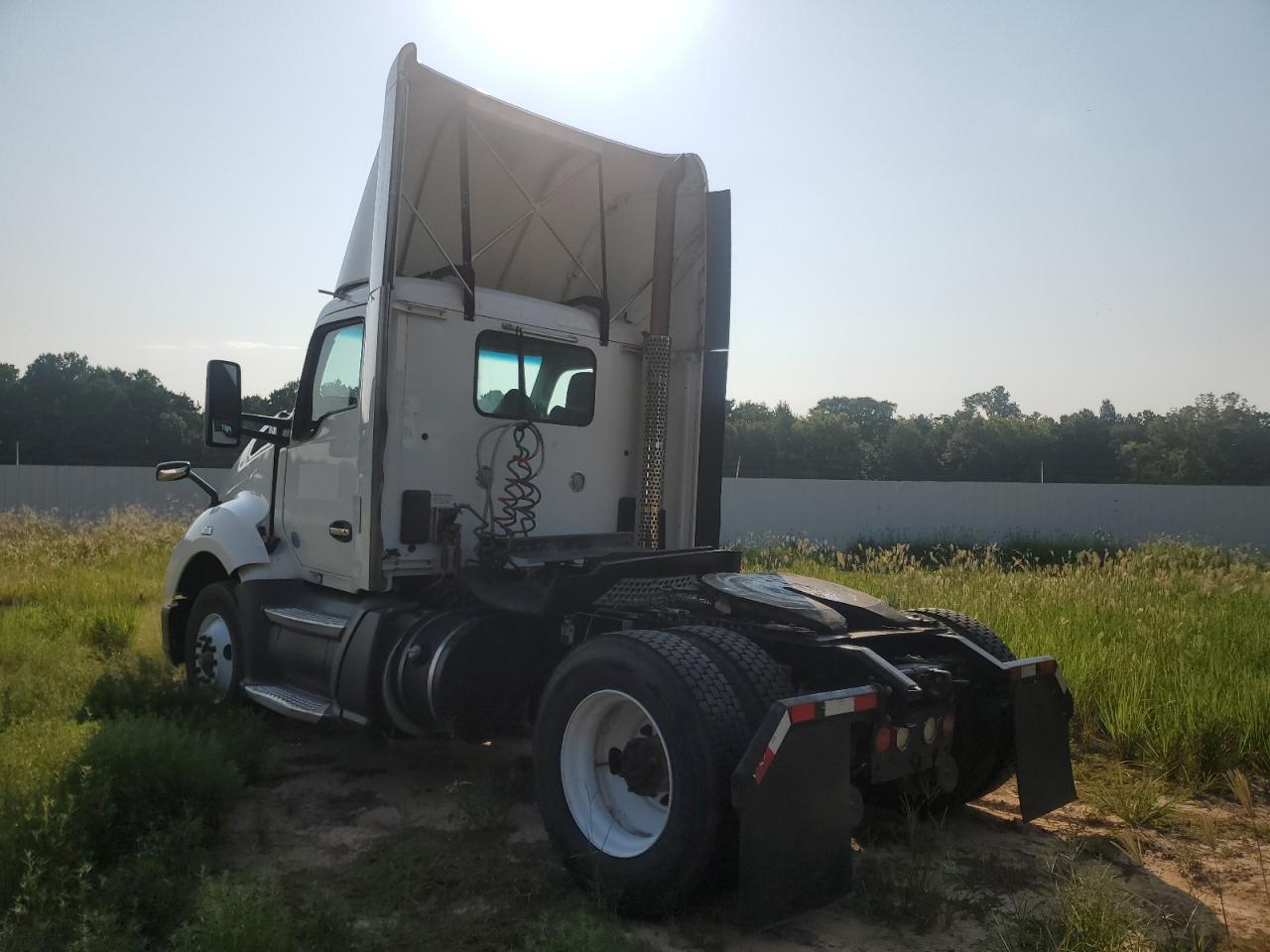 Lot #3285592311 2016 KENWORTH T680