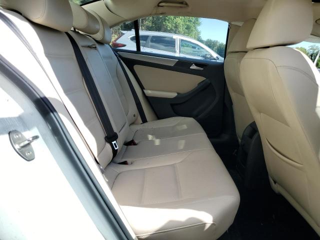 2018 VOLKSWAGEN JETTA SE - 3VWDB7AJ2JM256924