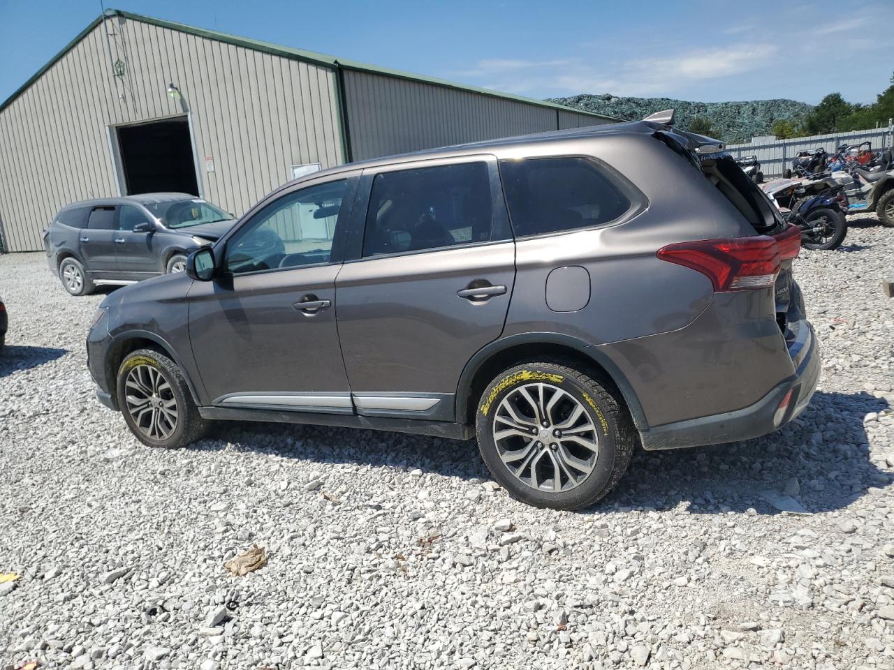 MITSUBISHI OUTLANDER SE