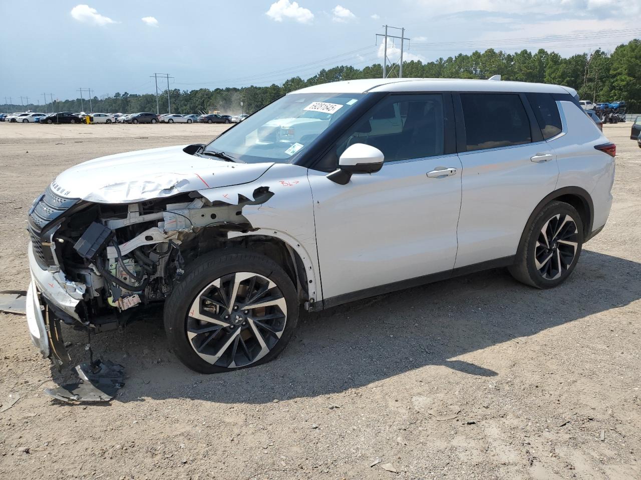MITSUBISHI OUTLANDER SE