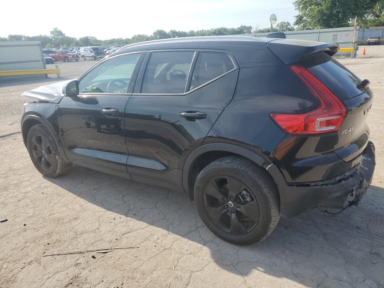 VOLVO XC40 T4 MOMENTUM