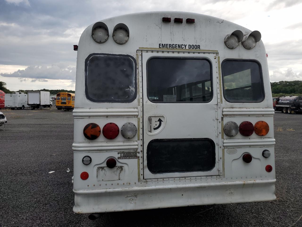 Lot #3291295468 2000 GMC SAVANA CUT