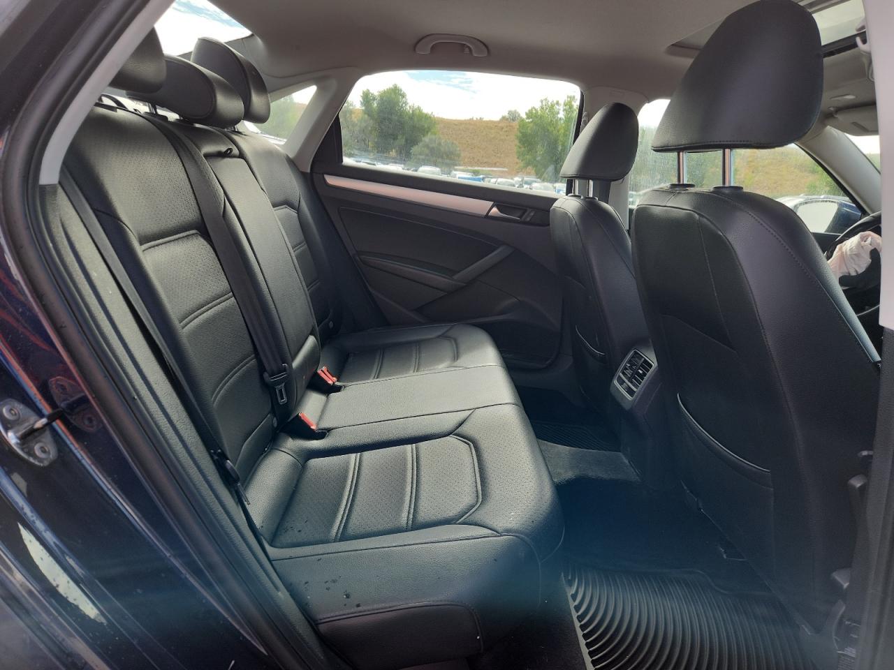 VOLKSWAGEN PASSAT SE