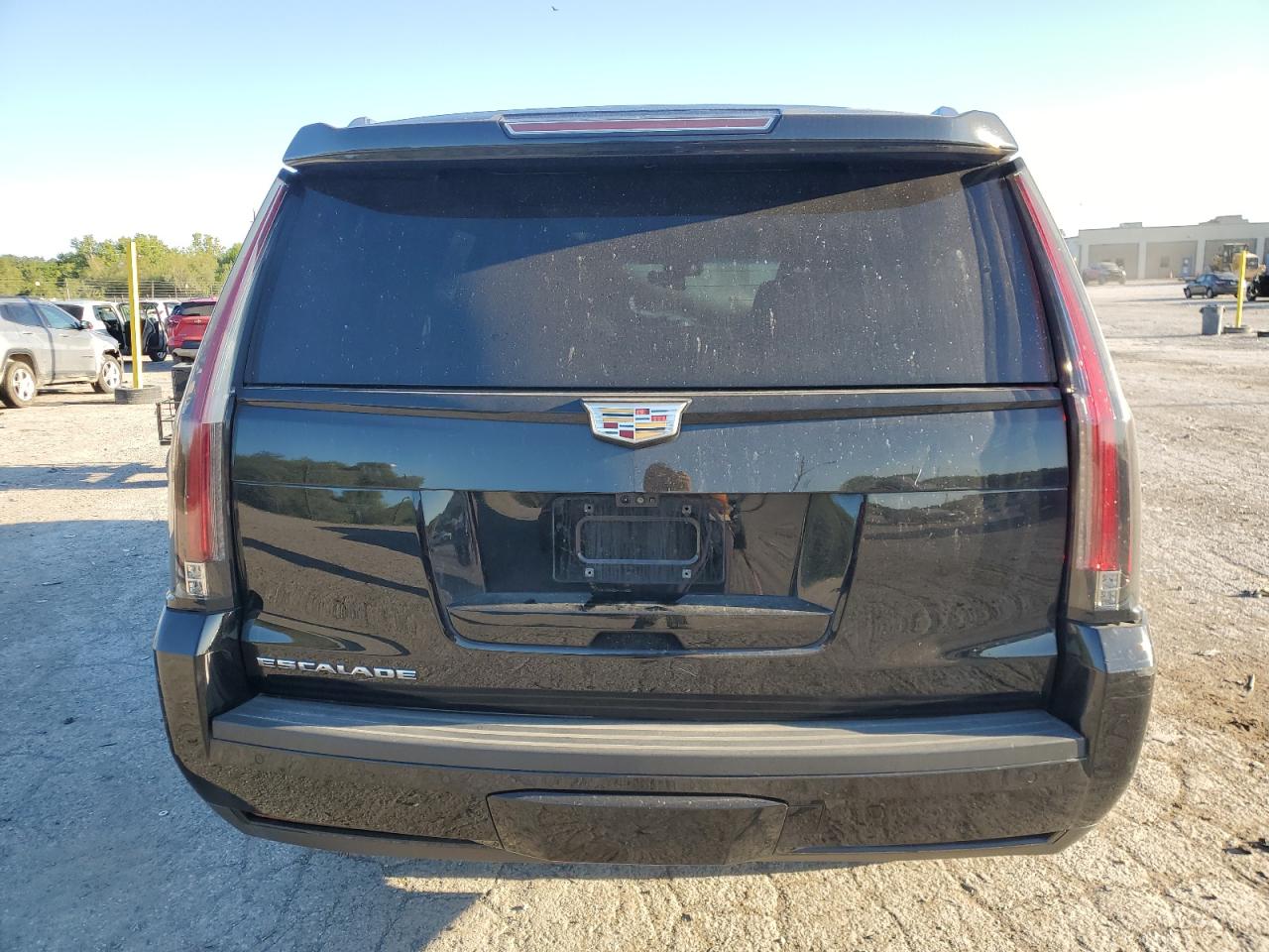 CADILLAC ESCALADE LUXURY