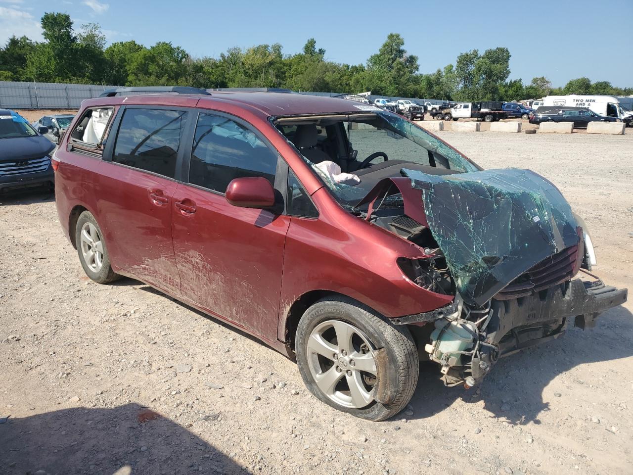 Lot #3305452075 2016 TOYOTA SIENNA LE