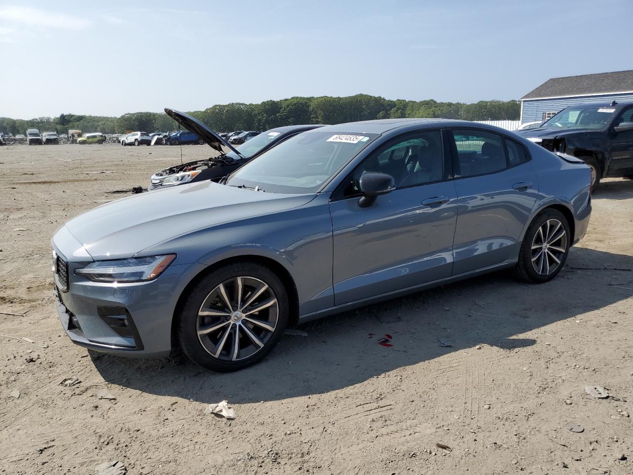VOLVO S60 B5 MOMENTUM