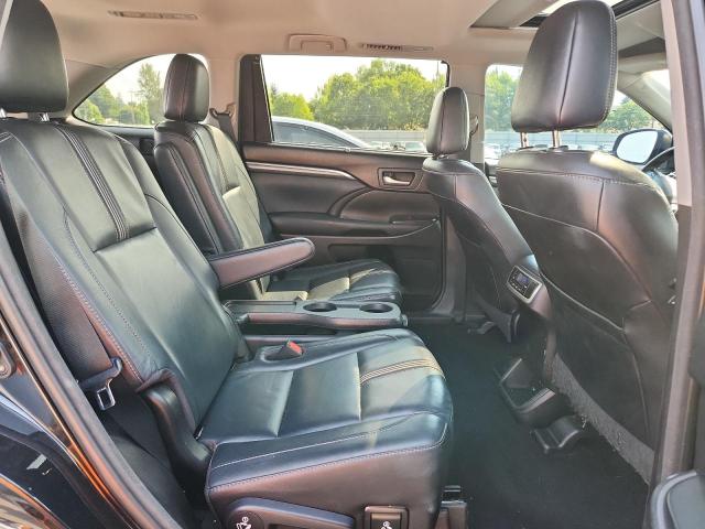 2017 TOYOTA HIGHLANDER SE 5TDJZRFH3HS361064