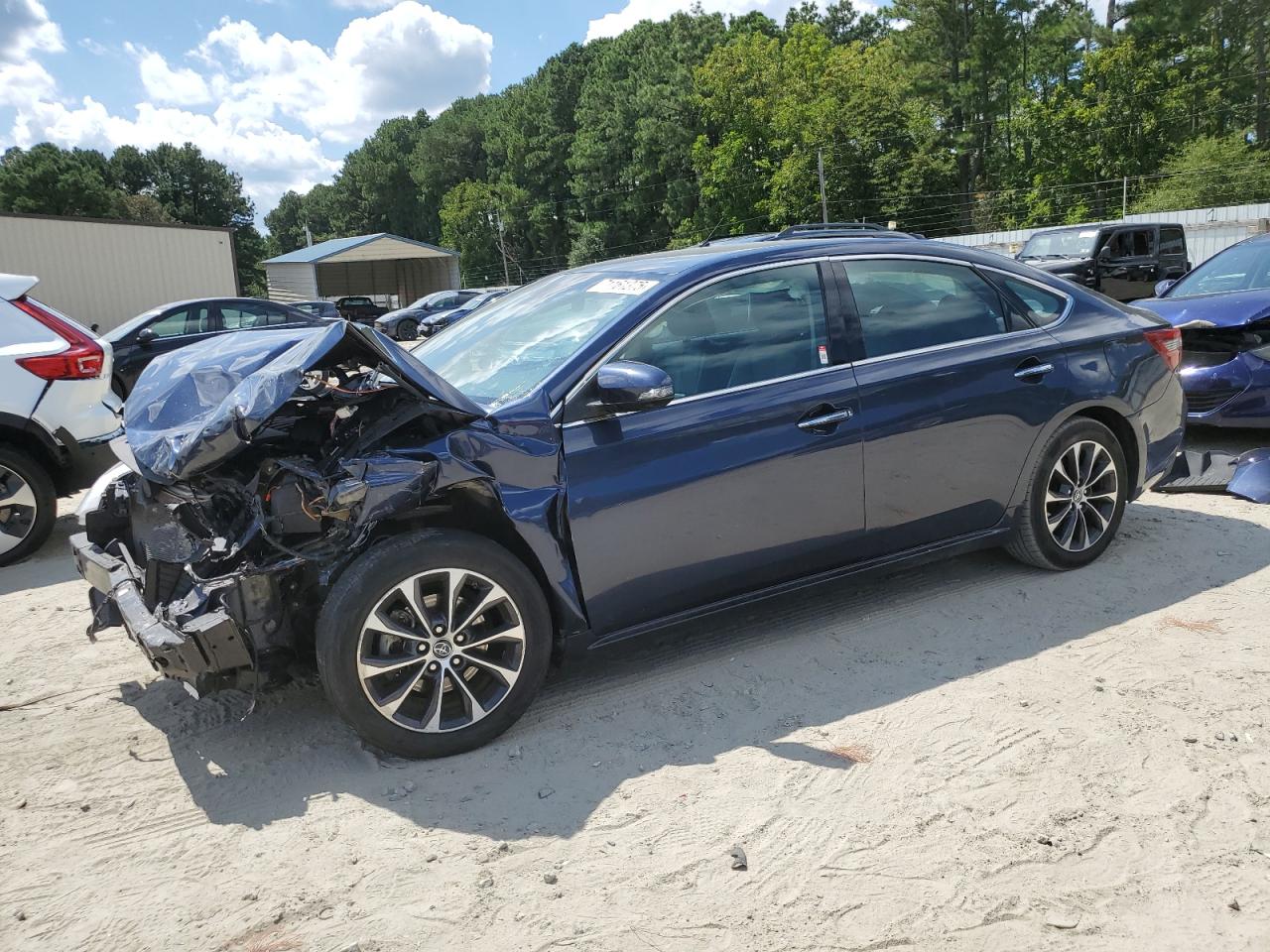 TOYOTA AVALON XLE
