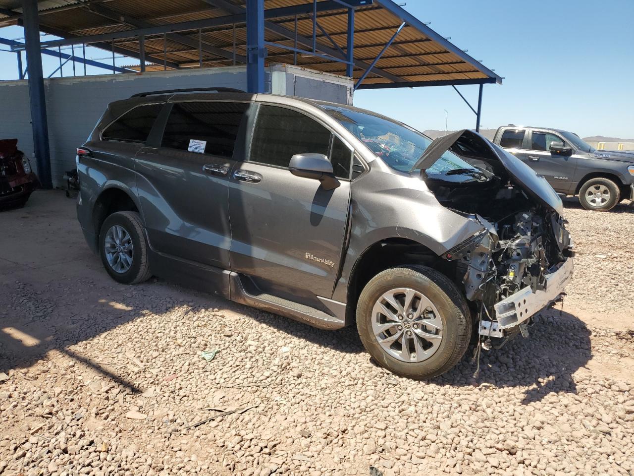 TOYOTA SIENNA XLE
