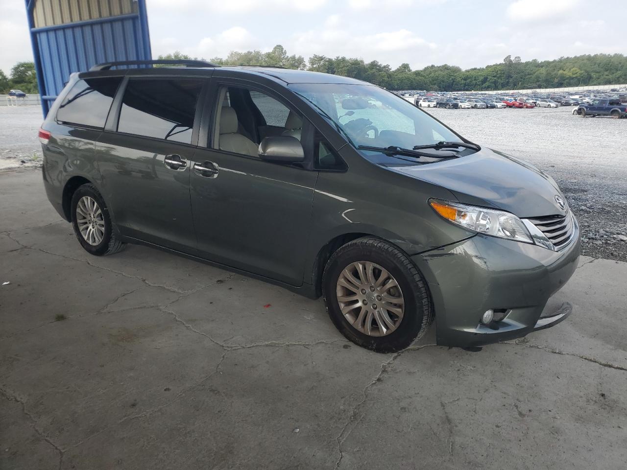TOYOTA SIENNA XLE